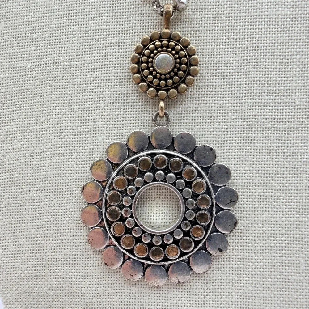 Vintage 90s Silver Tone Sunburst Medallion Pendant Necklace Boho Fashion Jewelry